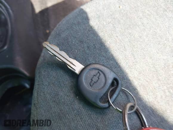 2001 Chevrolet Blazer LT z VIN 1GNCS13W112132307, wystawiony jako IAAI lot #43461551 z przebiegiem 233 455 mil mil oraz . Historia ofert i sprzedaży dostępna na DreamBid. Obrazek 11.