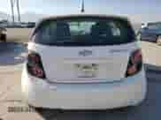 2014 Chevrolet Sonic LT z VIN 1G1JC6SGXE4103170, wystawiony jako Copart lot #67769315 z przebiegiem Nie podano mil oraz Szkoda całkowita • Salvage title. Historia ofert i sprzedaży dostępna na DreamBid. Obrazek 6.