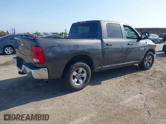 2015 Ram 1500 Tradesman z VIN 1C6RR6KMXFS581317, wystawiony jako IAAI lot #42393568 z przebiegiem 349 945 mil mil oraz . Historia ofert i sprzedaży dostępna na DreamBid. Obrazek 4.