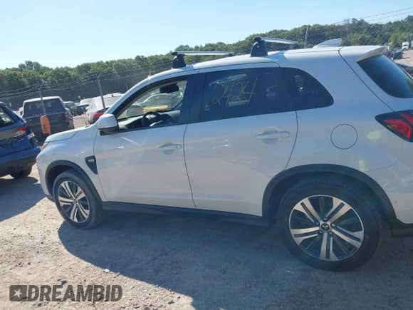 2021 Mitsubishi Outlander ES z VIN JA4ARUAU7MU003537, wystawiony jako IAAI lot #43092424 z przebiegiem 49 791 mil mil oraz . Historia ofert i sprzedaży dostępna na DreamBid. Obrazek 14.