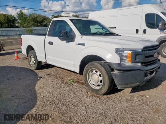 2018 Ford F-150 XL z VIN 1FTMF1CB9JFD61261, wystawiony jako Copart lot #84890555 z przebiegiem 140 741 mil mil oraz Czysty tytuł • Clean title. Historia ofert i sprzedaży dostępna na DreamBid. Obrazek 4.
