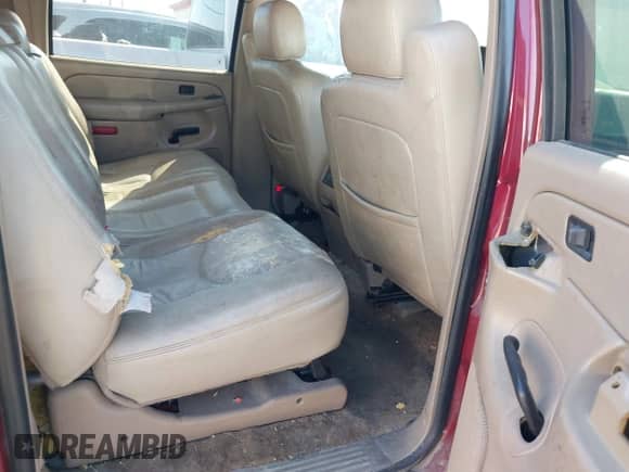 2005 Chevrolet Suburban LT with VIN 3GNEC16Z75G197803, listed as a IAAI auction lot 43359732 with 200,883 mi miles and . Bid and sale history available at DreamBid. Image 8.