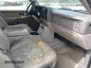 2000 Chevrolet Tahoe LT z VIN 1GNEK13T4YJ132641, wystawiony jako IAAI lot #42608716 z przebiegiem 159 189 mil mil oraz . Historia ofert i sprzedaży dostępna na DreamBid. Obrazek 5.