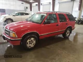 1996 Chevrolet Blazer with VIN 1GNDT13W3T2285307, listed as a Copart auction lot 54128285 with 121,599 mi miles and Salvage title. Bid and sale history available at DreamBid. Image 1.