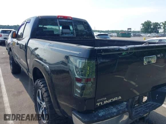 2012 Toyota Tundra z VIN 5TFRY5F10CX117652, wystawiony jako IAAI lot #42617080 z przebiegiem 233 560 mil mil oraz . Historia ofert i sprzedaży dostępna na DreamBid. Obrazek 18.
