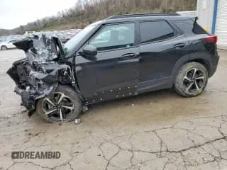 2021 Chevrolet TrailBlazer RS z VIN KL79MUSL0MB036496, wystawiony jako Copart lot #86159294 z przebiegiem Nie podano mil oraz Szkoda całkowita • Salvage title. Historia ofert i sprzedaży dostępna na DreamBid. Obrazek 1.