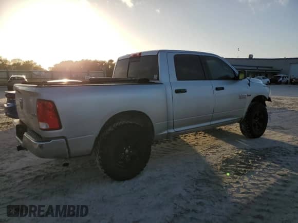 2017 Ram 1500 SLT z VIN 1C6RR7LT5HS713110, wystawiony jako Copart lot #76956094 z przebiegiem 275 531 mil mil oraz Szkoda całkowita • Salvage title. Historia ofert i sprzedaży dostępna na DreamBid. Obrazek 3.