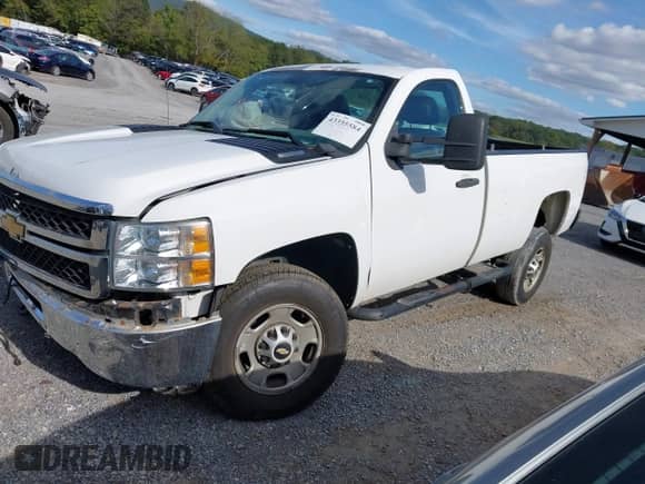 2012 Chevrolet Silverado 2500HD Work Truck z VIN 1GC0KVCG3CZ133903, wystawiony jako IAAI lot #43355584 z przebiegiem 211 776 mil mil oraz . Historia ofert i sprzedaży dostępna na DreamBid. Obrazek 2.