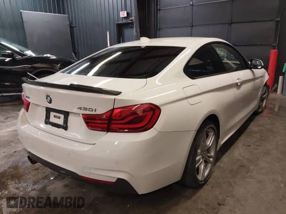 2019 BMW 4 Series 430i xDrive z VIN WBA4W5C50KAE49423, wystawiony jako IAAI lot #41344143 z przebiegiem 57 574 mil mil oraz . Historia ofert i sprzedaży dostępna na DreamBid. Obrazek 4.