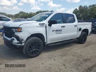 2024 Chevrolet Silverado 1500 Custom Trail Boss z VIN 3GCUDCE89RG392815, wystawiony jako Copart lot #70260445 z przebiegiem 29 021 mil mil oraz Szkoda całkowita • Salvage title. Historia ofert i sprzedaży dostępna na DreamBid. Obrazek 1.