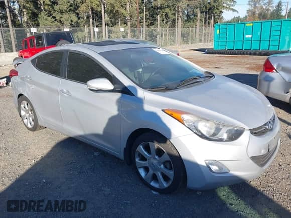2013 Hyundai Elantra GLS z VIN KMHDH4AE8DU750834, wystawiony jako IAAI lot #43459340 z przebiegiem 143 905 mil mil oraz . Historia ofert i sprzedaży dostępna na DreamBid. Obrazek 1.