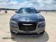 2018 Chrysler 300 S с VIN 2C3CCABG4JH266479, выставлен на аукционе Copart как лот 71165315 с пробегом 125 629 миль миль и Списание • Salvage title. История ставок и продаж доступна на DreamBid. Изображение 5.