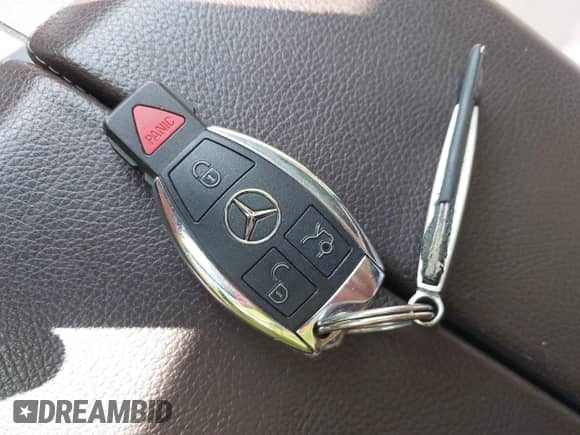 2017 Mercedes-Benz GLS 550 with VIN 4JGDF7DE4HA879647, listed as a IAAI auction lot 39999023 with 97,372 mi miles and . Bid and sale history available at DreamBid. Image 11.