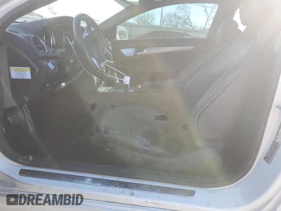 2012 Mercedes-Benz C 350 z VIN WDDGJ5HB9CF852661, wystawiony jako Copart lot #88057595 z przebiegiem 171 756 mil mil oraz Szkoda całkowita • Salvage title. Historia ofert i sprzedaży dostępna na DreamBid. Obrazek 7.