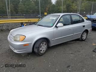 2005 Hyundai Accent GLS z VIN KMHCG45C25U636868, wystawiony jako Copart lot #82320125 z przebiegiem 136 913 mil mil oraz Szkoda całkowita • Salvage title. Historia ofert i sprzedaży dostępna na DreamBid. Obrazek 1.