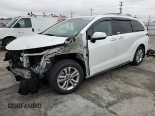 2022 Toyota Sienna Platinum с VIN 5TDESKFC8NS041784, выставлен на аукционе Copart как лот 43968765 с пробегом 179 581 миль миль и Списание • Salvage title. История ставок и продаж доступна на DreamBid. Изображение 1.