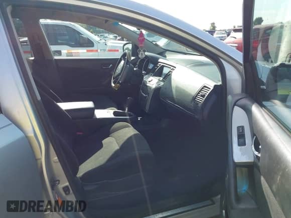 2009 Nissan Murano SL z VIN JN8AZ18U29W026640, wystawiony jako IAAI lot #42753221 z przebiegiem 203 355 mil mil oraz . Historia ofert i sprzedaży dostępna na DreamBid. Obrazek 5.