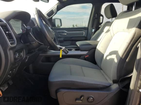 2022 Ram 1500 Big Horn z VIN 1C6RREBG5NN452239, wystawiony jako Copart lot #80565435 z przebiegiem 13 626 mil mil oraz Czysty tytuł • Clean title. Historia ofert i sprzedaży dostępna na DreamBid. Obrazek 7.