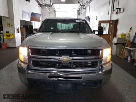 2011 Chevrolet Silverado 3500HD SRW LT z VIN 1GC4K0C83BF221444, wystawiony jako Copart lot #65460995 z przebiegiem 168 217 mil mil oraz Czysty tytuł • Clean title. Historia ofert i sprzedaży dostępna na DreamBid. Obrazek 5.