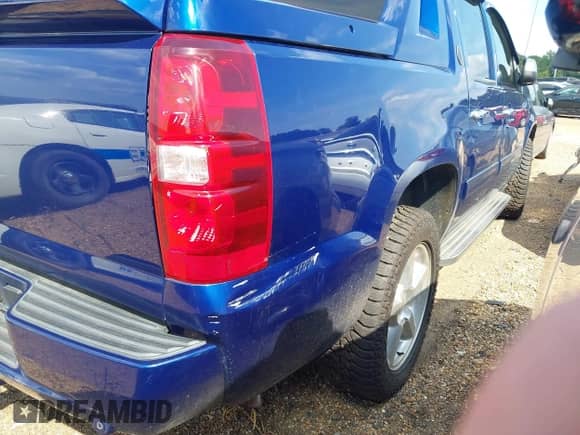 2013 Chevrolet Avalanche LT with VIN 3GNTKFE73DG329073, listed as a IAAI auction lot 42624001 with 131,372 mi miles and . Bid and sale history available at DreamBid. Image 17.