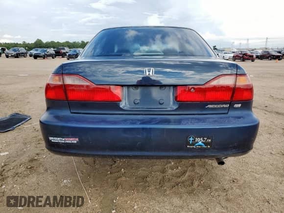 2000 Honda Accord LX с VIN 1HGCG5649YA023879, выставлен на аукционе Copart как лот 84012555 с пробегом 262 454 миль миль и Списание • Salvage title. История ставок и продаж доступна на DreamBid. Изображение 6.