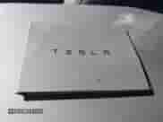 2024 Tesla Model Y с VIN 7SAYGDED8RF205908, выставлен на аукционе IAAI как лот 43289853 с пробегом 56 428 миль миль и . История ставок и продаж доступна на DreamBid. Изображение 11.