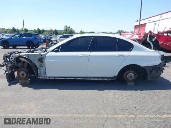 2015 BMW 5 Series 535i с VIN WBA5B1C51FD920568, выставлен на аукционе IAAI как лот 42182520 с пробегом Не указан миль и . История ставок и продаж доступна на DreamBid. Изображение 15.