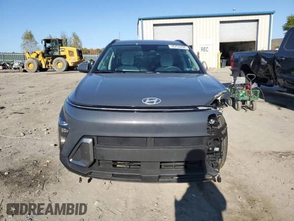 2024 Hyundai Kona SEL z VIN KM8HBCAB9RU159647, wystawiony jako Copart lot #76755294 z przebiegiem 6 332 mil mil oraz Szkoda całkowita • Salvage title. Historia ofert i sprzedaży dostępna na DreamBid. Obrazek 5.