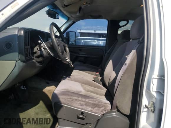 2005 Chevrolet Silverado 2500HD LS with VIN 1GCHC23275F823516, listed as a Copart auction lot 74294894 with 302,292 mi miles and Clean title. Bid and sale history available at DreamBid. Image 7.