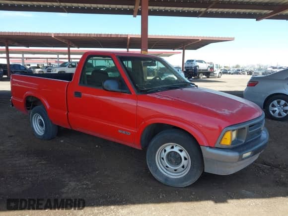 1995 Chevrolet S-10 with VIN 1GCCS1444S8247908, listed as a IAAI auction lot 40120441 with 97,635 mi miles and . Bid and sale history available at DreamBid. Image 1.