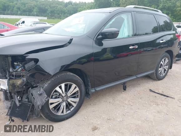 2017 Nissan Pathfinder Platinum z VIN 5N1DR2MM4HC611235, wystawiony jako IAAI lot #42203255 z przebiegiem 20 772 mil mil oraz . Historia ofert i sprzedaży dostępna na DreamBid. Obrazek 2.