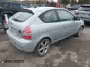 2008 Hyundai Accent SE z VIN KMHCN36C08U081888, wystawiony jako IAAI lot #43517497 z przebiegiem 201 528 mil mil oraz . Historia ofert i sprzedaży dostępna na DreamBid. Obrazek 4.