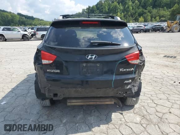 2012 Hyundai Tucson GLS with VIN KM8JUCAC4CU532895, listed as a Copart auction lot 69594935 with 121,252 mi miles and Salvage title. Bid and sale history available at DreamBid. Image 6.
