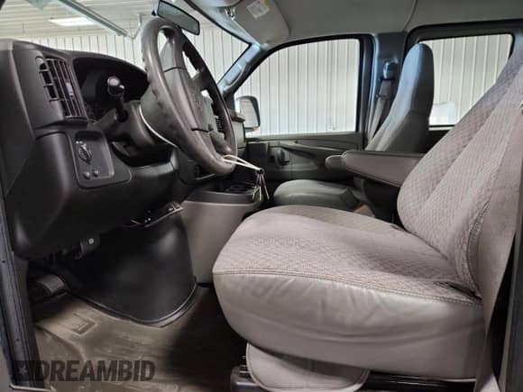 2007 Chevrolet Express Passenger с VIN 1GAHG39U871151977, выставлен на аукционе Copart как лот 85368825 с пробегом 72 580 миль миль и Чистый • Clean title. История ставок и продаж доступна на DreamBid. Изображение 7.