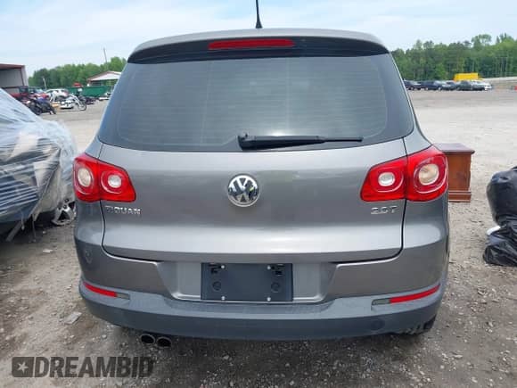 2010 Volkswagen Tiguan S с VIN WVGCV7AX9AW515432, выставлен на аукционе IAAI как лот 42105962 с пробегом 91 405 миль миль и . История ставок и продаж доступна на DreamBid. Изображение 17.