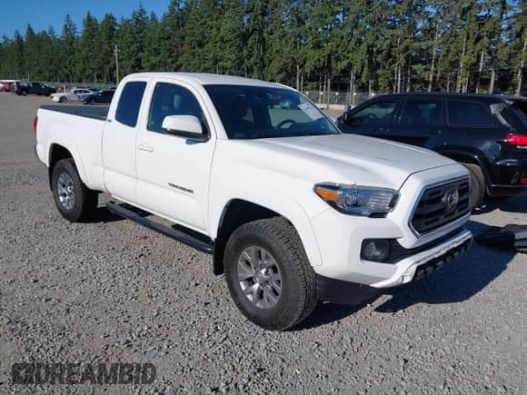 2018 Toyota Tacoma SR5 с VIN 5TFSZ5AN4JX155746, выставлен на аукционе IAAI как лот 42450215 с пробегом 48 285 миль миль и . История ставок и продаж доступна на DreamBid. Изображение 1.