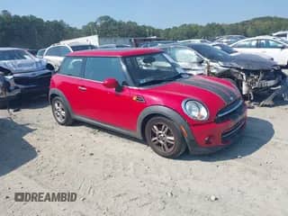 2012 MINI Hardtop z VIN WMWSU3C59CT542932, wystawiony jako IAAI lot #43251120 z przebiegiem 175 000 mil mil oraz . Historia ofert i sprzedaży dostępna na DreamBid. Obrazek 1.