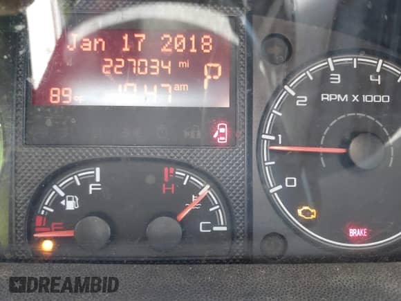 2018 Ram ProMaster Cargo z VIN 3C6TRVAG1JE104105, wystawiony jako IAAI lot #42837950 z przebiegiem 227 034 mil mil oraz . Historia ofert i sprzedaży dostępna na DreamBid. Obrazek 7.