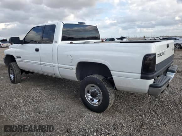 1998 Dodge 2500 z VIN 1B7KF236XWJ174731, wystawiony jako Copart lot #43784185 z przebiegiem 183 558 mil mil oraz Szkoda całkowita • Salvage title. Historia ofert i sprzedaży dostępna na DreamBid. Obrazek 3.