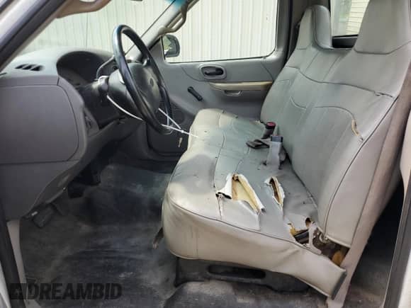 2000 Ford F-150 XL z VIN 1FTRF17W9YNA69175, wystawiony jako Copart lot #55150135 z przebiegiem 225 373 mil mil oraz Szkoda całkowita • Salvage title. Historia ofert i sprzedaży dostępna na DreamBid. Obrazek 7.