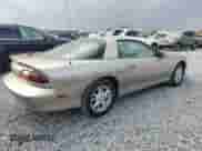 2000 Chevrolet Camaro z VIN 2G1FP22K3Y2175409, wystawiony jako Copart lot #87625535 z przebiegiem 122 301 mil mil oraz Czysty tytuł • Clean title. Historia ofert i sprzedaży dostępna na DreamBid. Obrazek 3.