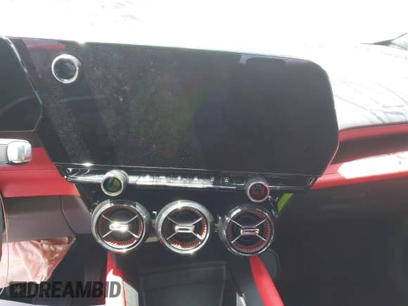 2024 Chevrolet Blazer EV eAWD RS z VIN 3GNKDCRJ8RS164121, wystawiony jako IAAI lot #42597374 z przebiegiem 7 037 mil mil oraz . Historia ofert i sprzedaży dostępna na DreamBid. Obrazek 19.