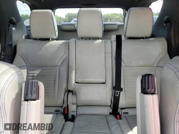 2017 Land Rover Discovery HSE Luxury z VIN SALRHBBV7HA022192, wystawiony jako Copart lot #69726895 z przebiegiem 121 663 mil mil oraz Czysty tytuł • Clean title. Historia ofert i sprzedaży dostępna na DreamBid. Obrazek 10.