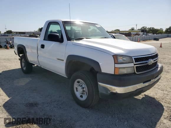 2006 Chevrolet Silverado 2500HD LS с VIN 1GCHC24U36E209358, выставлен на аукционе Copart как лот 55366685 с пробегом 287 809 миль миль и Чистый • Clean title. История ставок и продаж доступна на DreamBid. Изображение 4.