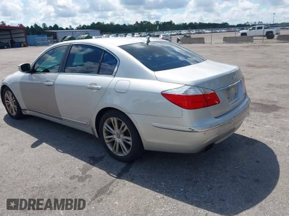 2011 Hyundai Genesis z VIN KMHGC4DF8BU132216, wystawiony jako IAAI lot #43068951 z przebiegiem 203 992 mil mil oraz . Historia ofert i sprzedaży dostępna na DreamBid. Obrazek 3.