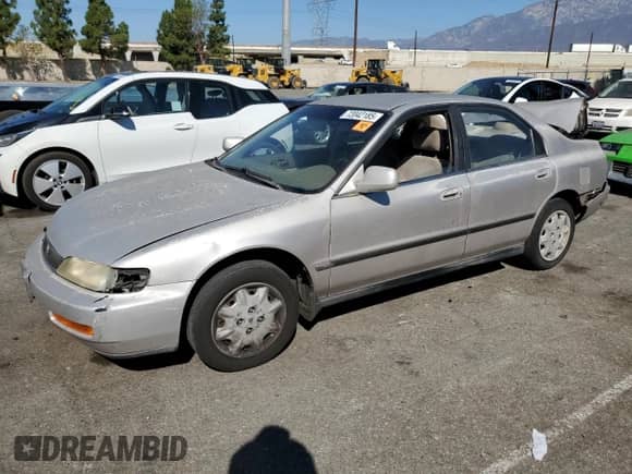 1997 Honda Accord LX with VIN 1HGCD5635VA188629, listed as a Copart auction lot 72042185 with 192,080 mi miles and Salvage title. Bid and sale history available at DreamBid. Image 1.