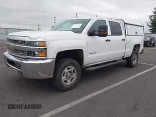 2019 Chevrolet Silverado 2500HD Work Truck z VIN 1GC1KREG3KF188506, wystawiony jako IAAI lot #43557496 z przebiegiem 97 430 mil mil oraz . Historia ofert i sprzedaży dostępna na DreamBid. Obrazek 2.