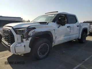 2024 Toyota Tundra TRD Pro Hybrid z VIN 5TFPC5DB8RX082837, wystawiony jako Copart lot #63218905 z przebiegiem 10 138 mil mil oraz Szkoda całkowita • Salvage title. Historia ofert i sprzedaży dostępna na DreamBid. Obrazek 1.