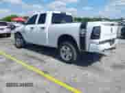 2019 Ram 1500 Tradesman z VIN 1C6RR6FT6KS545782, wystawiony jako IAAI lot #42551738 z przebiegiem 117 381 mil mil oraz . Historia ofert i sprzedaży dostępna na DreamBid. Obrazek 3.