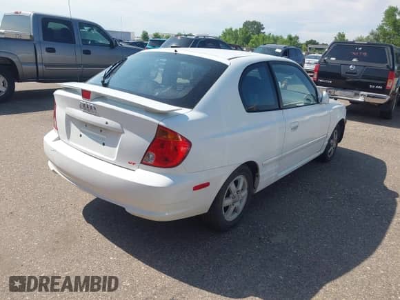 2004 Hyundai Accent GL z VIN KMHCG35C44U295904, wystawiony jako IAAI lot #42702059 z przebiegiem 135 258 mil mil oraz . Historia ofert i sprzedaży dostępna na DreamBid. Obrazek 4.